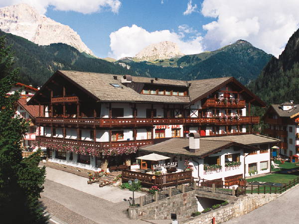 Photo exteriors in summer Alpi