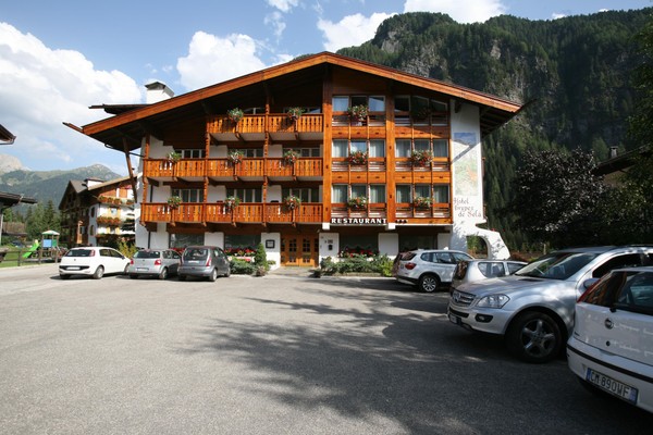 Foto esterno Albergo Crepes de Sela