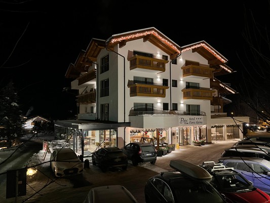 Foto esterno Hotel Flora Alpina