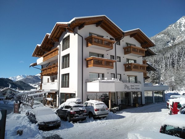 Foto invernale di presentazione Hotel Flora Alpina