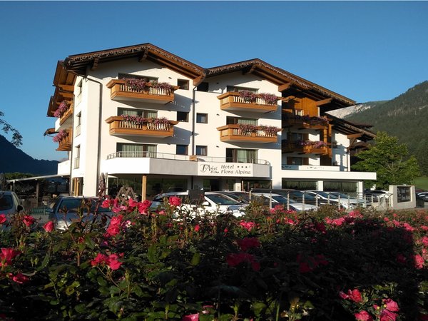 Foto estiva di presentazione Hotel Flora Alpina