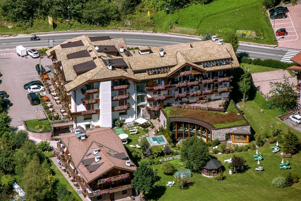Position Hotel Gran Paradis Campitello di Fassa