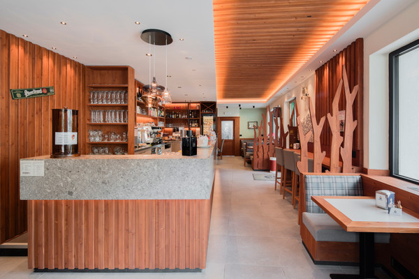 Foto von der Bar Hotel Ladina Holiday