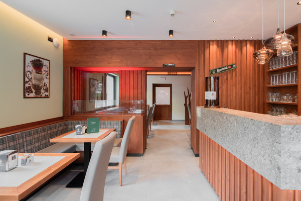 Foto von der Bar Hotel Ladina Holiday