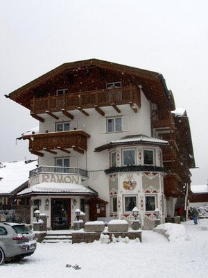 Photo exteriors Hotel Ramon