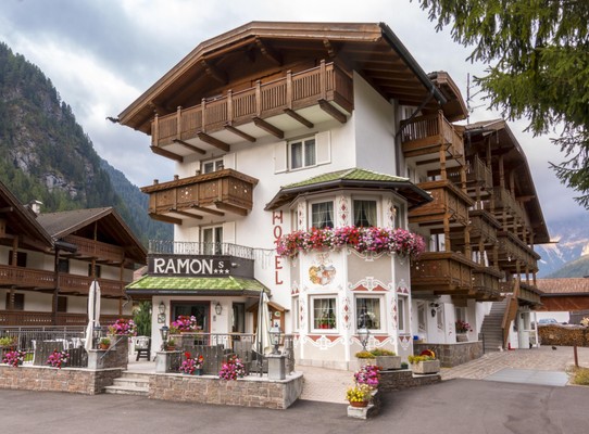 Photo exteriors Hotel Ramon