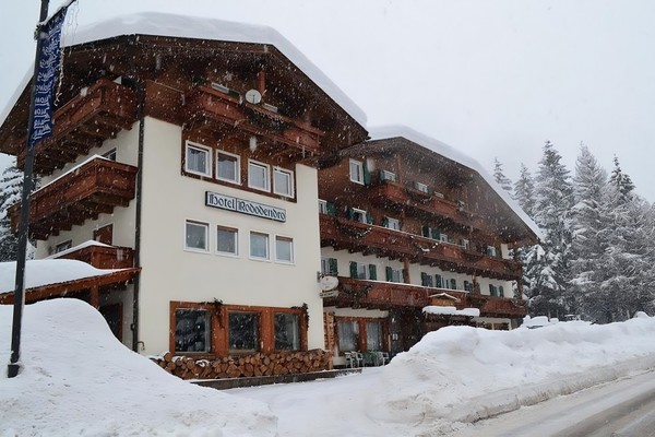 Foto esterno Hotel Rododendro