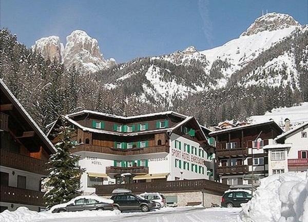 Foto invernale di presentazione Sport Hotel Enrosadira