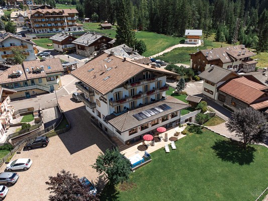 Foto Außenansicht B&B-Hotel Contrin