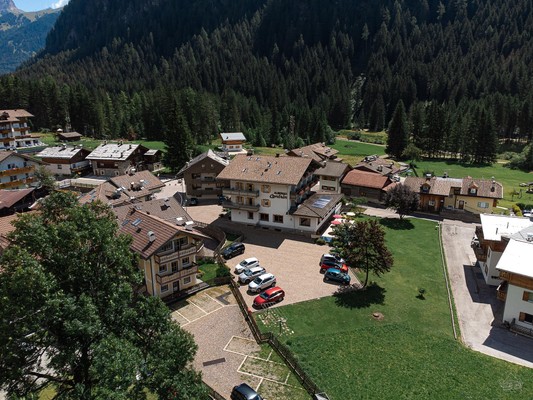 Photo exteriors B&B-Hotel Contrin