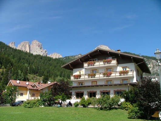 Photo exteriors B&B-Hotel Contrin