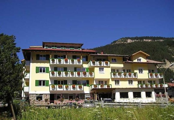 Foto esterno Albergo Montana