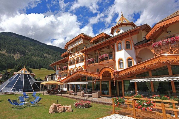 Foto esterno Hotel Renè - Dolomites Boutique Hotel