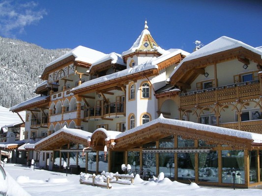 Foto Außenansicht Hotel Renè - Dolomites Boutique Hotel