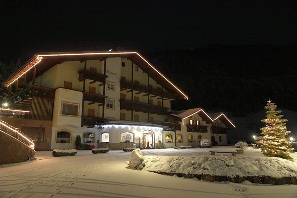 Foto invernale di presentazione Alpine Touring Hotel