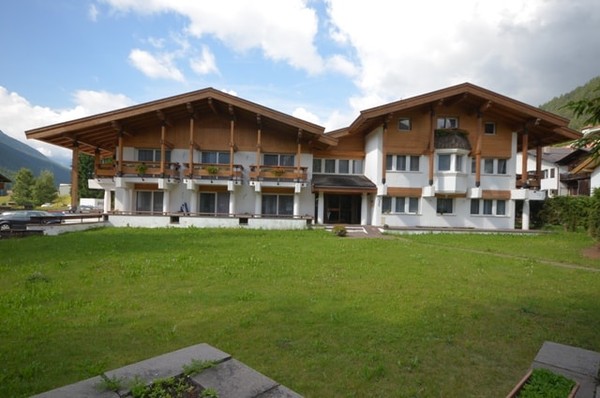 Foto esterno Hotel Trento & Le Colonnine