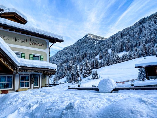 Foto esterno in inverno Dolomites Hotel Valacia