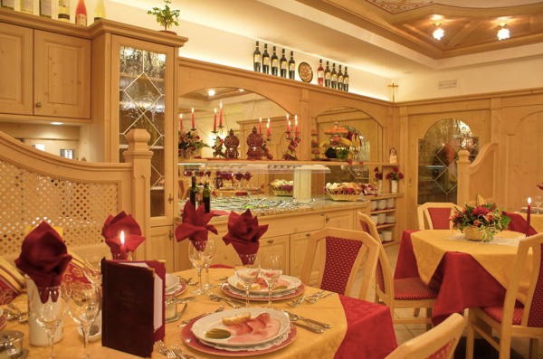 The restaurant Pozza di Fassa Cima Undici