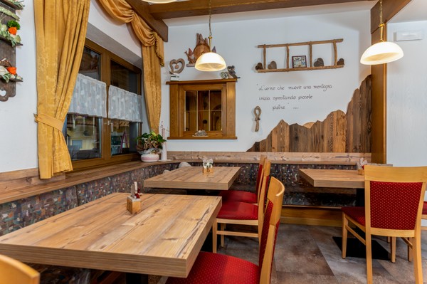 The restaurant Pozza di Fassa Aida
