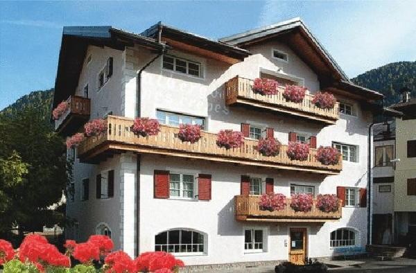 Foto Außenansicht Garni-Hotel Nes Crepes