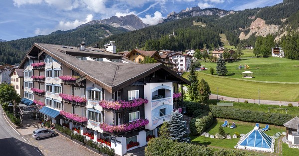 Foto esterno Alpen Hotel Corona Sport & Wellness