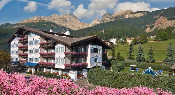 Foto estiva di presentazione Alpen Hotel Corona Sport & Wellness