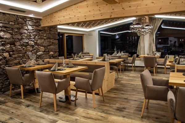 Il ristorante Soraga Al Lago