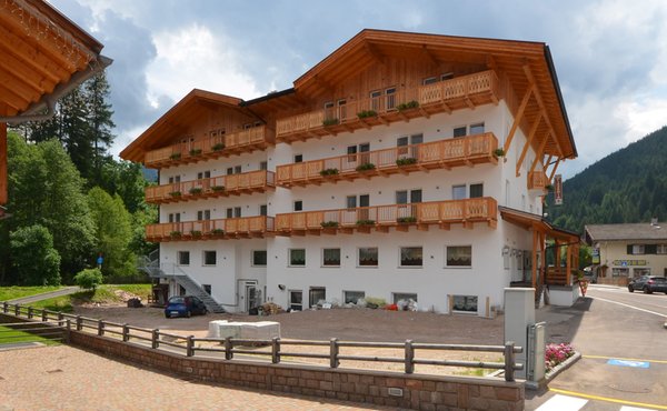Foto esterno in estate Park Hotel Avisio