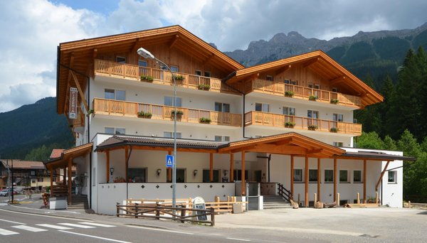 Foto esterno in estate Park Hotel Avisio