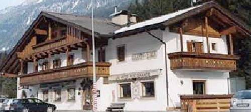 Foto esterno Garni Eden