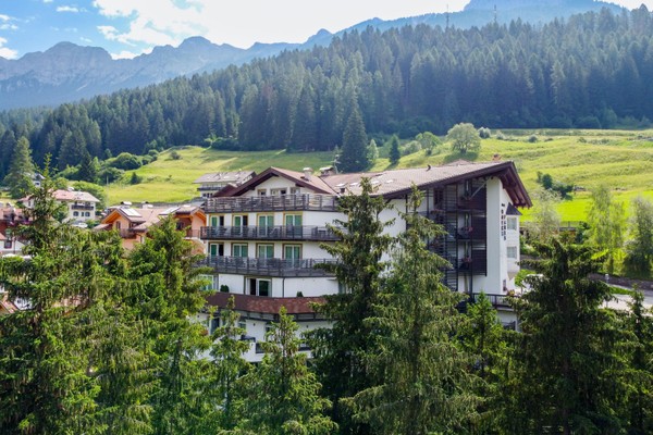 Photo exteriors Hotel Fanes