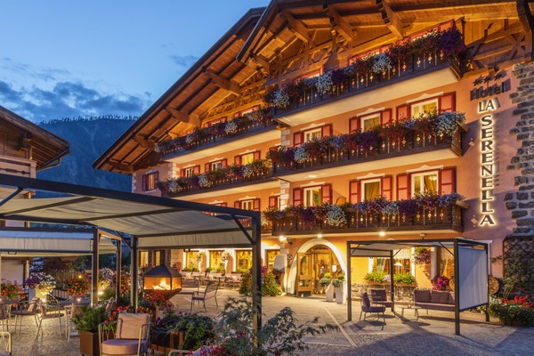 Foto Außenansicht Hotel La Serenella