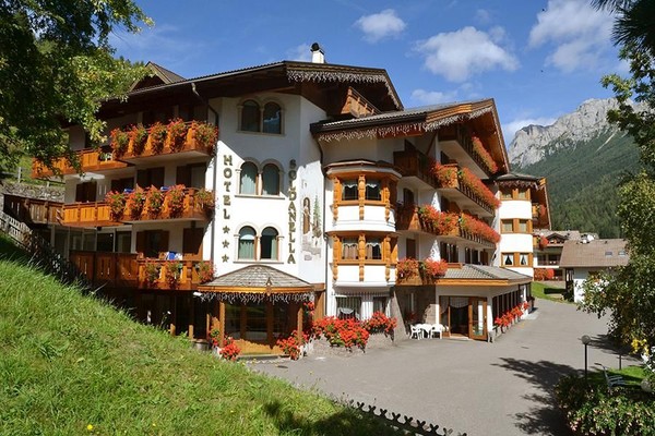 Photo exteriors Hotel La Soldanella