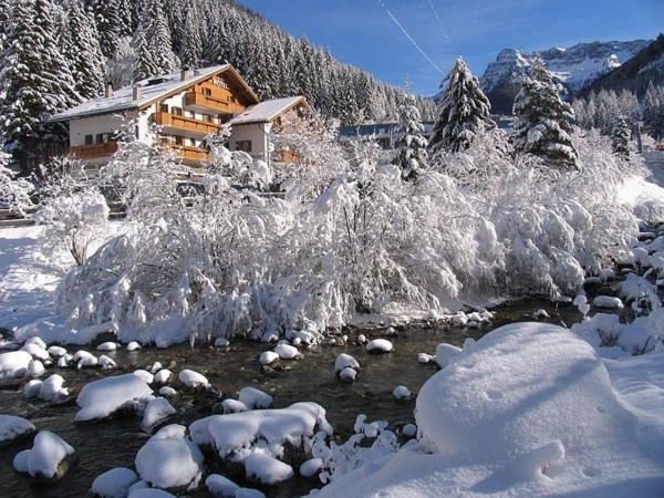 Foto esterno in inverno Malga Passerella