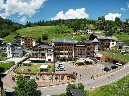 Photo exteriors Hotel Patrizia Dolomites Glamour