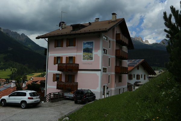 Foto esterno in estate Miravalle