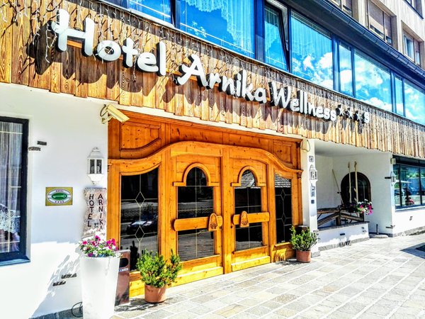 Foto estiva di presentazione Hotel Arnika Wellness
