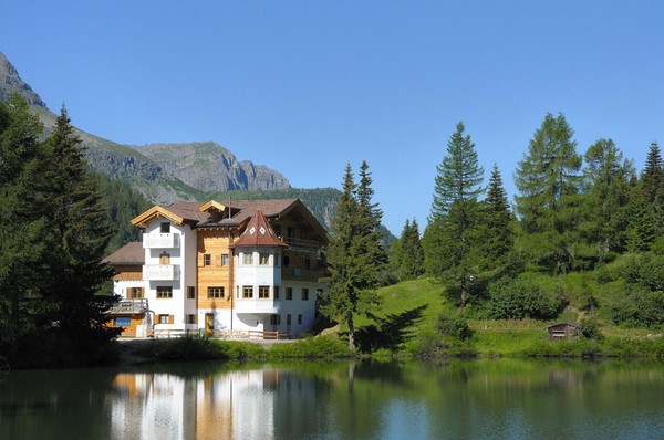 Foto Außenansicht Hotel Miralago
