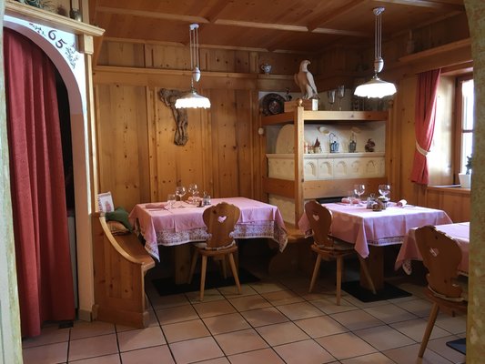 The restaurant Passo San Pellegrino Miralago