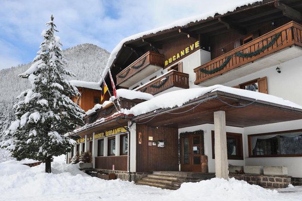 Foto esterno in inverno Bucaneve