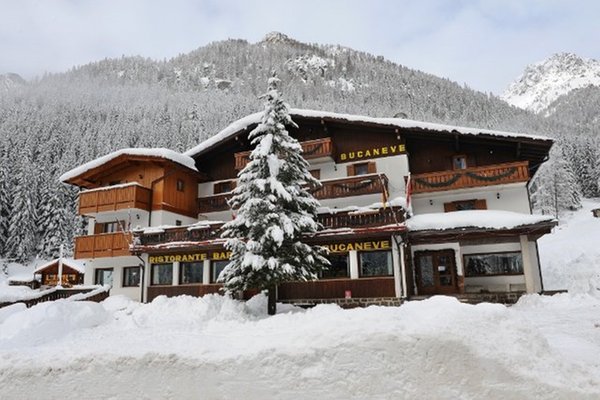 Foto esterno in inverno Bucaneve