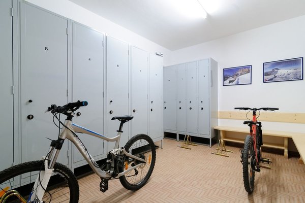 La skiroom Appartamenti Cèsa Maria Mountain Hospitality Canazei