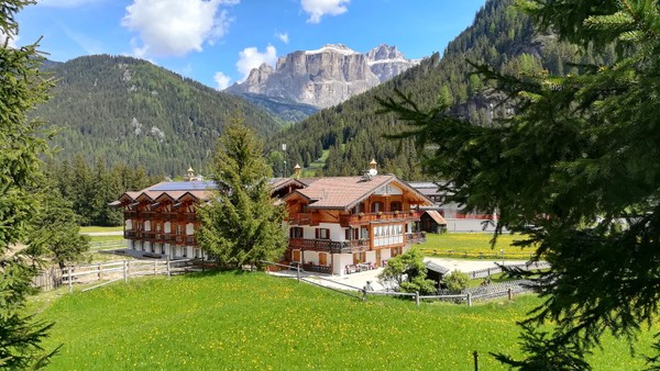 Foto Außenansicht B&B + Ferienwohnungen Cèsa Ciasates