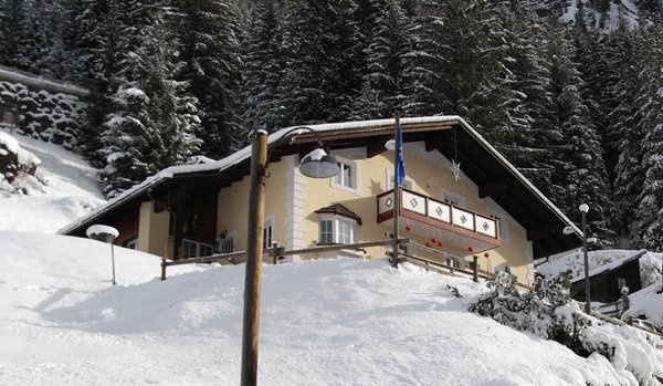 Winter Präsentationsbild Ferienwohnungen Villetta Pordoi