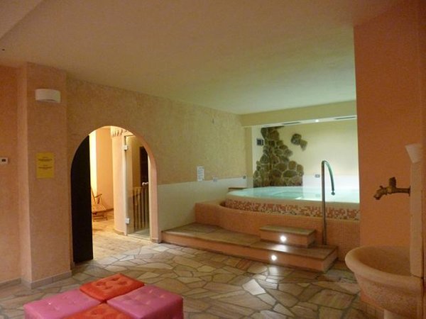La piscina Villa Flora - Residence 4 genziane