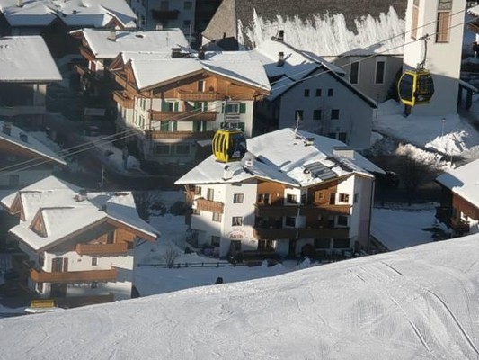 Foto esterno Garni Raetia - Stüa dal Tê