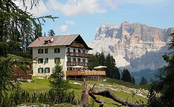 Photo exteriors Mountain hut Gardenacia