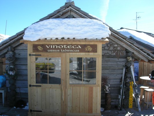 Foto esterno in inverno Vinoteca Ursus Ladinicus