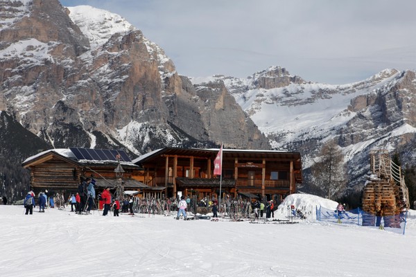 Photo exteriors Mountain hut Saraghes