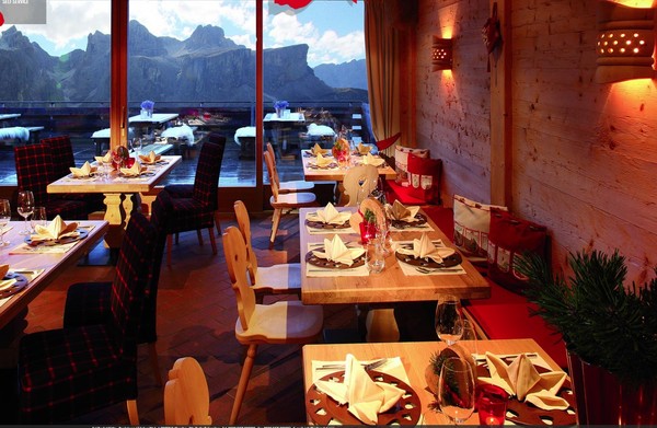 The restaurant Colfosco Col Pradat Lodge